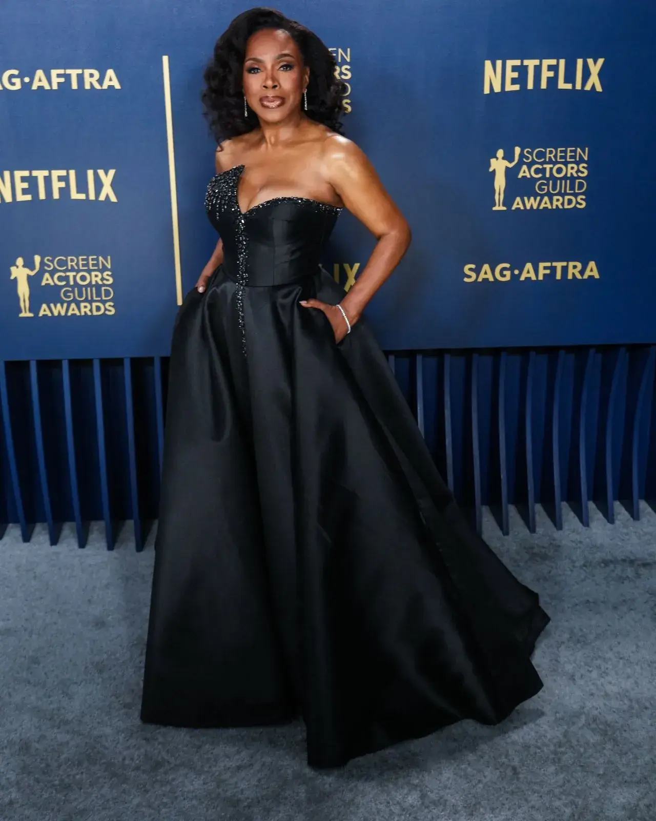 SHERYL LEE RALPH STILLS AT SCREEN ACTORS GUILD AWARDS 2024 IN LOS ANGELES 6